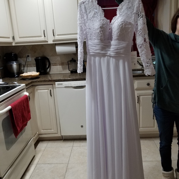 NWT Appliqued Wedding Gown 3/4 Sleeves White Sz 2 - Picture 5 of 5